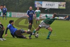 Landesliga - FC Gerolfing - TSV Ampfing 4:0 - rechts Steffen Schneider schnappt sich den Ball