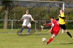 FC Wackerstein-Dünzing - Türk.SV Ingolstadt  - Zorlu Abdullah (rot Türkisch) Torwart Koestler Thomas (Wackerstein) Jäger Thomas (gelb Wackerstein) - Foto: Jürgen Meyer