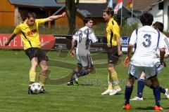 Kreisklasse - TSV Lichtenau - TV Münchsmünster - Fuchs Dennis( #8 weiss Münchsmünster) - Graswald Manuell (gelb Lichtenau) - Woehrle Josef (#3 weiss Münchsmünster) - Foto: Jürgen Meyer