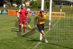 Kreisklasse - TSV Lichtenau - TV Münchsmünster - Graswald Manuell (gelb Lichtenau) beim Treffer zum 1:0 - Schemmel Markus (Torwart Münchsmünster) - Foto: Jürgen Meyer