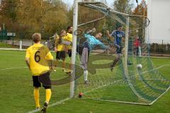 TSV Großmehring - ST Scheyern - Torschütze Michael Maiwald mit direkt verwandelten Eckball - Michael Maiwald Torwart Scheyern - Lukas Berger (6) Scheyern -  Foto: Jürgen Meyer