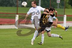 TSV Großmehring - FC Hitzhofen/Oberzell - Tobias Mayr beim Kopfball (weiß Großmehring) - Foto: Jürgen Meyer