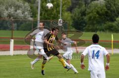 TSV Großmehring - FC Hitzhofen/Oberzell - Tobias Mayr beim Kopfball (weiß Großmehring) - Foto: Jürgen Meyer