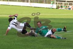 Lottocup 2014 - Türkisch SV Ingolstadt - TSV Jetzendorf 5:0 - Ali Erbas setzt sich gegen den Jetzendorfer Torwart Georg Weimer durch und wird danach vom Verteidiger gestoppt. Umstrittene Situation da der Jetzendorfer David Vohberger  den Ball mit dem Arm 