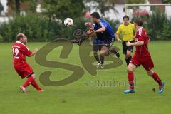 Kreisklasse 1 - TSV Großmehring - TSV Altmannstein - mitte Tobias Mayr (Großmerhing blau) erkämpft sich in der Luft den Ball