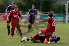 Kreisklasse - VFB Friedrichshofen - TSV Großmehring - Braun Markus (blau am Boden Großmehring) - Reutlinger Tobias (rot #27 Friedrichshofen) - Foto: Jürgen Meyer