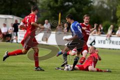 Kreisklasse - VFB Friedrichshofen - TSV Großmehring - Di Terlizzi Giuseppe (#9 Großmehring) - Schwendl Dominik (#23 rot Friedrichshofen) - Root Maxim (#5 Friedrichshofen) - Foto: Jürgen Meyer