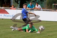 Kreisklasse - VFB Friedrichshofen - TSV Großmehring - Sonnet Dominik (blau Großmehring) - Pfliegl Fabian (Torwart Friedrichshofen) - Foto: Jürgen Meyer