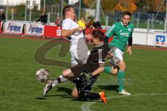 Kreisliga - TSV Gaimersheim - FC Geisenfeld - Dörfler Peter #10 weiss Gaimersheim - Seeber Markus #2 grün Geisenfeld - Fink Alexander Torwart Geisenfeld - Foto: Jürgen Meyer