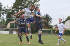 Kreisfreundschaftsspiele / Kreis Donau/Isar - SV Hundszell - TSV Großmehring - Marcel Nicht weiss Hundszell - Robert Wagner blau Großmehring - Foto: Jürgen Meyer