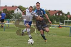 Kreisfreundschaftsspiele / Kreis Donau/Isar - SV Hundszell - TSV Großmehring - Sebastian Eisenberger blau Großmehring - Georg Glas weiss Hundszell - Foto: Jürgen Meyer