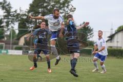 Kreisfreundschaftsspiele / Kreis Donau/Isar - SV Hundszell - TSV Großmehring - Marcel Nicht weiss Hundszell - Robert Wagner blau Großmehring - Foto: Jürgen Meyer