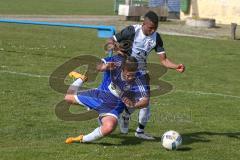 Kreisklasse 2 - SV Hundszell - FC Fatih Ingolstadt - Maximilian Reichler #3 blau Hundszell - Mamadou Diallo #8 schwarz Fatih Ingolstadt - Foto: Jürgen Meyer