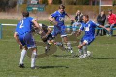 Kreisklasse 2 - SV Hundszell - FC Fatih Ingolstadt - Johannes Röckl blau #7 foult Fardin Gholami #11 schwarz Fatih Ingolstadt - Marcel Räthke #2 blau Hundszell - Foto: Jürgen Meyer