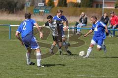 Kreisklasse 2 - SV Hundszell - FC Fatih Ingolstadt - Johannes Röckl blau #7 foult Fardin Gholami #11 schwarz Fatih Ingolstadt - Marcel Räthke #2 blau Hundszell - Foto: Jürgen Meyer