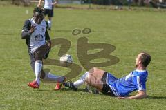 Kreisklasse 2 - SV Hundszell - FC Fatih Ingolstadt - Boubacarr Saho schwarz Fatih Ingolstadt - Marcel Räthke #2 blau Hundszell - Foto: Jürgen Meyer