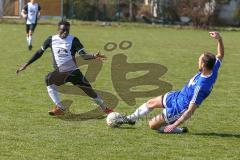 Kreisklasse 2 - SV Hundszell - FC Fatih Ingolstadt - Boubacarr Saho schwarz Fatih Ingolstadt - Marcel Räthke #2 blau Hundszell - Foto: Jürgen Meyer