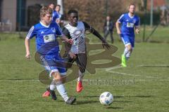 Kreisklasse 2 - SV Hundszell - FC Fatih Ingolstadt - Boubacarr Saho Fatih Ingolstadt schwarz - Marcus Libeg blau Hundszell - Foto: Jürgen Meyer