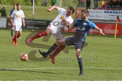 Kreisliga - SV Kasing - TSV Grossmehring - Tobias Mayr blau Großmehring - Franz Zacherl weiß Kasing - Foto: Jürgen Meyer