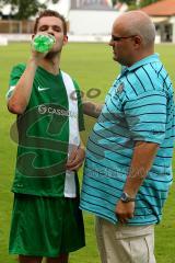 SV Manching - SV Sulzemoos - Trainer Uwe Neunsinger mit Burchard Fabian - Foto: Jürgen Meyer