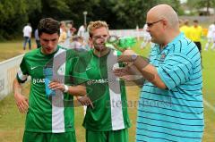 SV Manching - SV Sulzemoos - Trainer Uwe Neunsinger gibt Anweisungen - Foto: Jürgen Meyer