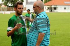 SV Manching - SV Sulzemoos - Trainer Uwe Neunsinger mit Burchard Fabian - Foto: Jürgen Meyer