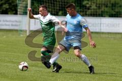 Bezirksliga - SV MAnching - SV N Lerchenau - Geiß Bernd #17 grün Manching - Söltl Robert #10 blau Lerchenau - Foto: Jürgen Meyer