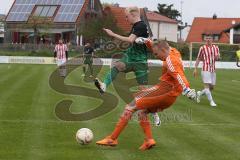 BZL Oberbayern Nord - Saison 2016/17 -  SV Manching - FC Schwabing München - Siegfried Tim grün Manching - Ratusny Marco Torwart Schwabing - Foto: Jürgen Meyer