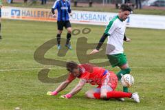 BZL Oberbayern Nord - Saison 2016/17 -  SV Manching - FC Moosburg - Hakan Düzgün grün Manching - Soma Orban Torwart Moosburg - Foto: Jürgen Meyer