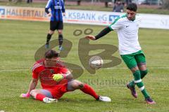 BZL Oberbayern Nord - Saison 2016/17 -  SV Manching - FC Moosburg - Hakan Düzgün grün Manching - Soma Orban Torwart Moosburg - Foto: Jürgen Meyer