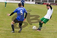 BZL Oberbayern Nord - Saison 2016/17 -  SV Manching - FC Moosburg - Hakan Düzgün grün Manching - Philipp Reiter blau Moosburg - Foto: Jürgen Meyer