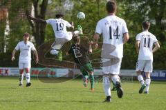 Kreisliga - SV Manching II - TSV Erding - Ridwan Bello weiss Erding - Johannes Dexl schwarz Manching - Foto: Jürgen Meyer