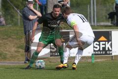 Kreisliga - SV Manching II - TSV Erding - Stefan Schauer schwarz Manching - Sebastian Sattelmayer weiss Erding - Foto: Jürgen Meyer