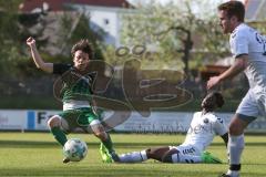 Kreisliga - SV Manching II - TSV Erding - Harry Weller schwarz Manching - Ridwan Bello weiss Erding - Foto: Jürgen Meyer