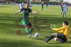 Kreisliga - SV Manching II - TSV Erding - Nikita Müller schwarz Manching - Tobias Hunn Torwart Erding - Foto: Jürgen Meyer