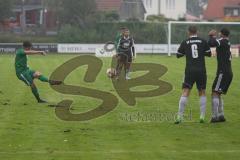 BZL Oberbayern Nord - SV Manching - SV Sulzemoos - Asici, Baha grün Manching legt sich den Ball zurecht für einen Freistoß - Foto: Jürgen Meyer