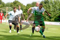 Landesliga 2015/16 - SV Manching - TSV Velden - Mario Chiaradia grün Manching - Ralf Klingmann blau Velden - Foto: Jürgen Meyer