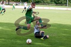 Landesliga 2015/16 - SV Manching - TSV Velden - Stefan Schauer grün Manching - Maximilian Müller blau Velden - Foto: Jürgen Meyer