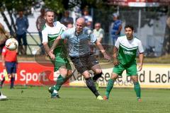 Landesliga 2015/16 - SV Manching - TSV Velden - Mario Chiaradia grün Manching - Ralf Klingmann blau Velden - Foto: Jürgen Meyer