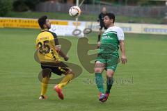 Landesliga 2015/16 - SV Manching -  SE Freising - El-Mahmod grün Manching - Özgül Alpay gelb Freising - Foto: Jürgen Meyer