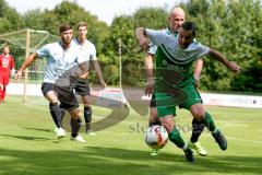 Landesliga 2015/16 - SV Manching - TSV Velden - Mario Chiaradia grün Manching - Ralf Klingmann blau Velden - Foto: Jürgen Meyer