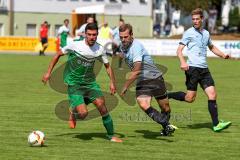 Landesliga 2015/16 - SV Manching - TSV Velden - Benjamin Anikin grün Manching - Maximilian Müller blau Velden - Foto: Jürgen Meyer