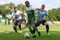 Landesliga 2015/16 - SV Manching - TSV Velden - Mario Chiaradia grün Manching - Ralf Klingmann blau Velden - Foto: Jürgen Meyer