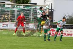 Landesliga Südost - SV Manching - TSV Moosach - Thomas Obermeier Torwart Manching - Azad El-Mahmod grün #5 Manching - Foto: Jürgen Meyer
