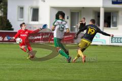 Landesliga Südost - SV Manching - TSV Moosach - Thomas Obermeier Torwart Manching - Ivan Bacak #19 schwarz erziehlt den 0:3 Treffer - Akif Abasikeles #19 weiss Manching - Foto: Jürgen Meyer