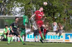 Kreisliga - TSV Ebenhausen - SV Manching II - Leon Hagen rot Ebenhausen - Daniel Powell schwarz Manching - Foto: Jürgen Meyer