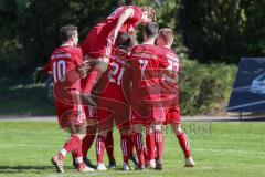 Kreisliga - TSV Ebenhausen - SV Manching II - Felix Olbrich rot Ebenhausen schiesst den 2:0 Führungstreffer - jubel - Christian Kirzinger Torwart Manching - Foto: Jürgen Meyer