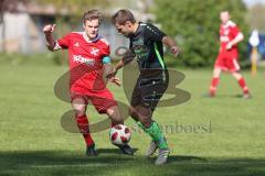 Kreisliga - TSV Ebenhausen - SV Manching II - Mario Edler SV Manching schwarz - Patrick Fuchs rot Ebenhausen - Foto: Jürgen Meyer