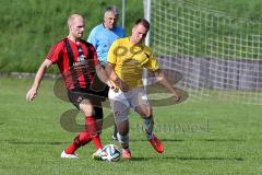 Kreisklasse - SV Zuchering - FC Hettenshausen -  Dennis Weinrich #7 gelb Zuchering - Singer Dominik #10 rot Hettenshausen - Foto: Jürgen Meyer