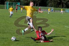 Kreisklasse - SV Zuchering - FC Hettenshausen -  Baal Leo #10 gelb Zuchering - Mathees Chris #5 rot Hettenshausen - Foto: Jürgen Meyer